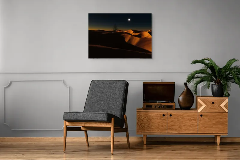 Tablou Canvas, "Noapte senină în deșertul singuratic", Deșert, Noapte, Lună, Dune, Sclipiri, Umbre, Solitudine, Mister, Întuneric, Lumină., 100 x 70 cm – poza 8