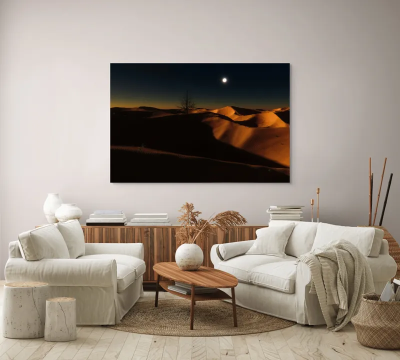 Tablou Canvas, "Noapte senină în deșertul singuratic", Deșert, Noapte, Lună, Dune, Sclipiri, Umbre, Solitudine, Mister, Întuneric, Lumină., 150 x 100 cm – poza 3