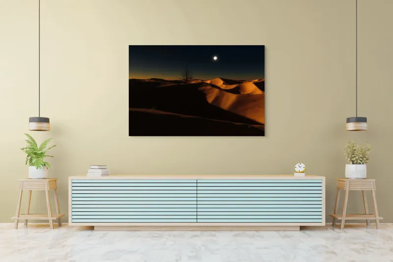 Tablou Canvas, "Noapte senină în deșertul singuratic", Deșert, Noapte, Lună, Dune, Sclipiri, Umbre, Solitudine, Mister, Întuneric, Lumină., 150 x 100 cm – poza 6