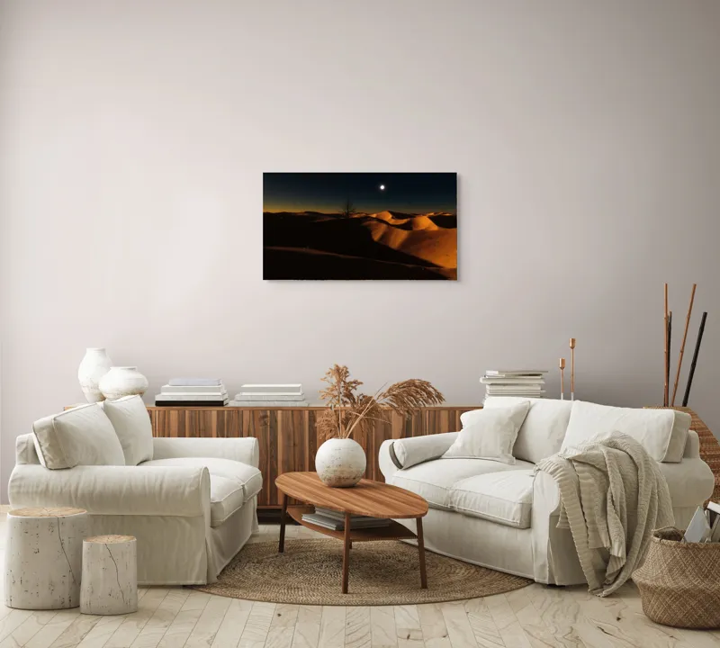 Tablou Canvas, "Noapte senină în deșertul singuratic", Deșert, Noapte, Lună, Dune, Sclipiri, Umbre, Solitudine, Mister, Întuneric, Lumină., 90 x 50 cm – poza 4