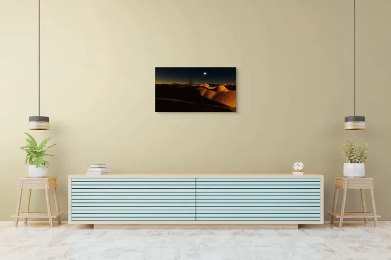 Tablou Canvas, "Noapte senină în deșertul singuratic", Deșert, Noapte, Lună, Dune, Sclipiri, Umbre, Solitudine, Mister, Întuneric, Lumină., 90 x 50 cm – poza 5