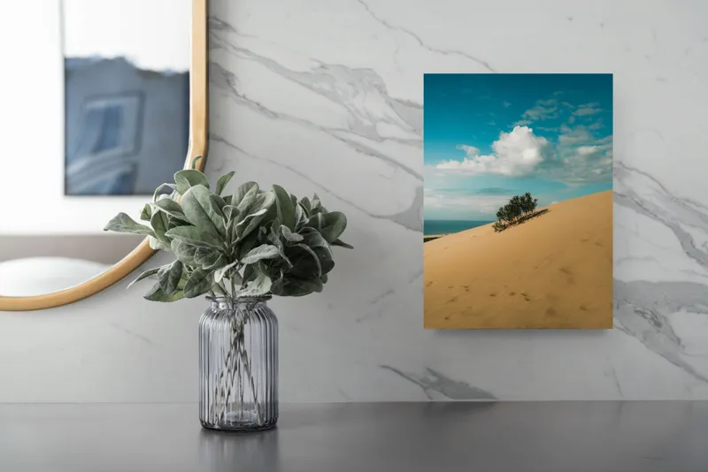 Tablou Canvas, "Planta solitară pe dune pustii", Nisip, Dune, Cer, Nor, Vegetație, Orizont, Albastru, Verde, Pustiu, Natură, 26 x 39 cm – poza 4
