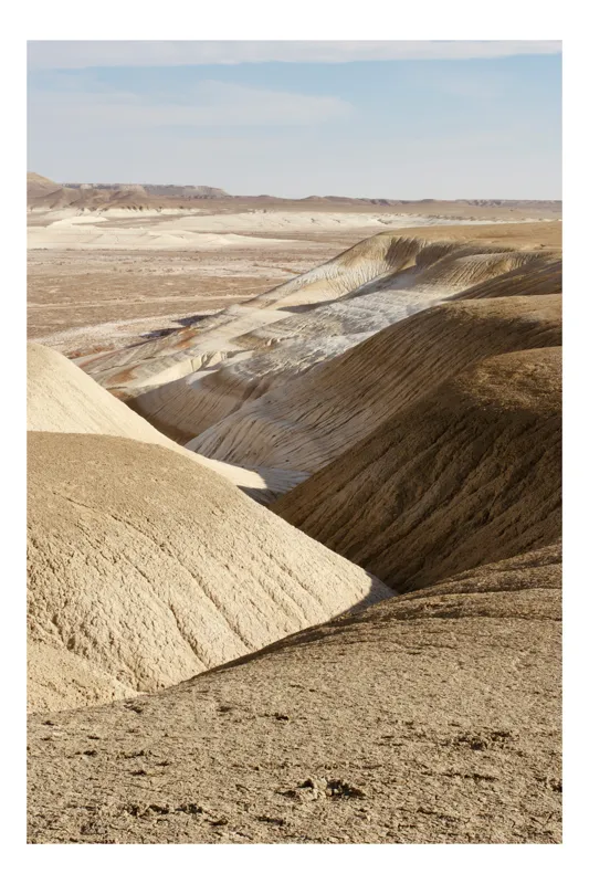 Tablou Canvas, "Peisaj arid cu dealuri albicioase", Vastă, Deșertică, Aridă, Ondulată, Izolată, Selenară, Strălucitoare, Calmă, Eternă, Tăcută, 50 x 50 cm