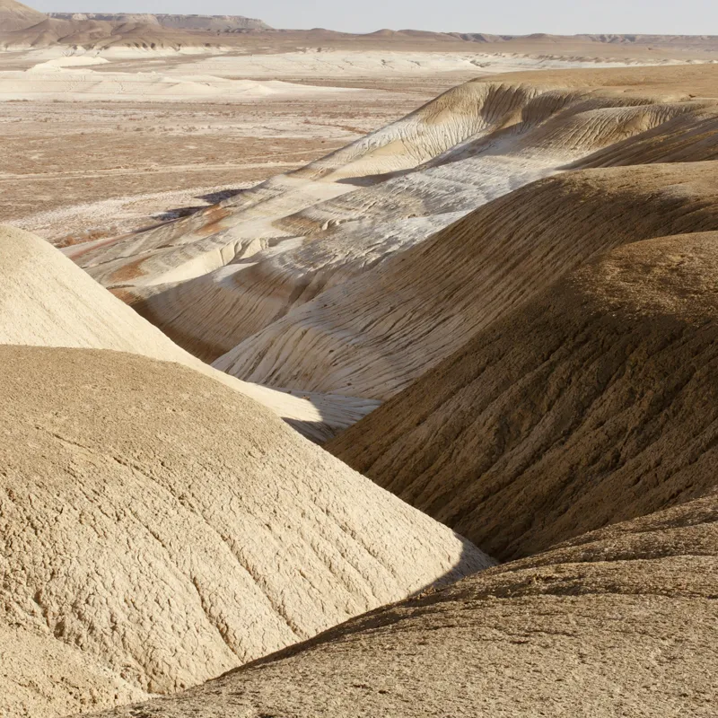 Tablou Canvas, "Peisaj arid cu dealuri albicioase", Vastă, Deșertică, Aridă, Ondulată, Izolată, Selenară, Strălucitoare, Calmă, Eternă, Tăcută, 50 x 50 cm – poza 2