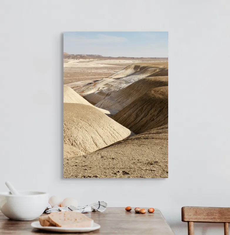 Tablou Canvas, "Peisaj arid cu dealuri albicioase", Vastă, Deșertică, Aridă, Ondulată, Izolată, Selenară, Strălucitoare, Calmă, Eternă, Tăcută, 50 x 70 cm – poza 3