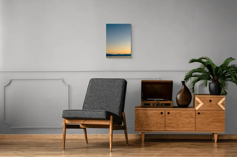 Tablou Canvas, "Lună peste orizontul albastru-auriu", Lună, Cer, Amurg, Munți, Lumină, Siluetă, Calm, Răsărit, Frumusețe, 39 x 54 cm – poza 8