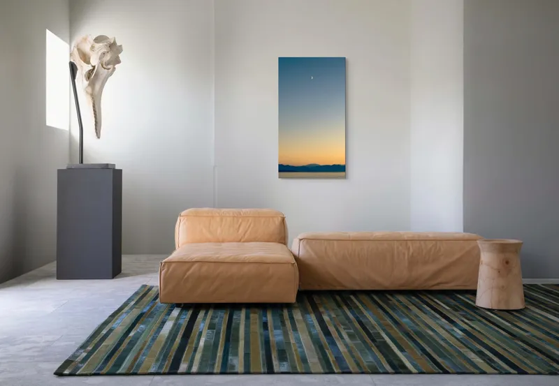 Tablou Canvas, "Lună peste orizontul albastru-auriu", Lună, Cer, Amurg, Munți, Lumină, Siluetă, Calm, Răsărit, Frumusețe, 50 x 90 cm – poza 5