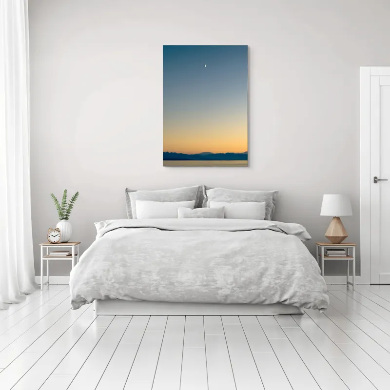 Tablou Canvas, "Lună peste orizontul albastru-auriu", Lună, Cer, Amurg, Munți, Lumină, Siluetă, Calm, Răsărit, Frumusețe, 70 x 100 cm – poza 3