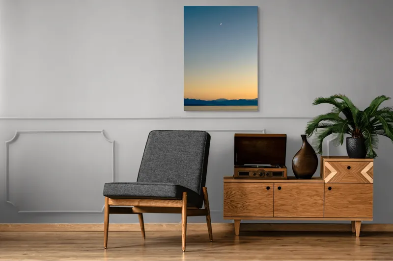 Tablou Canvas, "Lună peste orizontul albastru-auriu", Lună, Cer, Amurg, Munți, Lumină, Siluetă, Calm, Răsărit, Frumusețe, 70 x 100 cm – poza 6