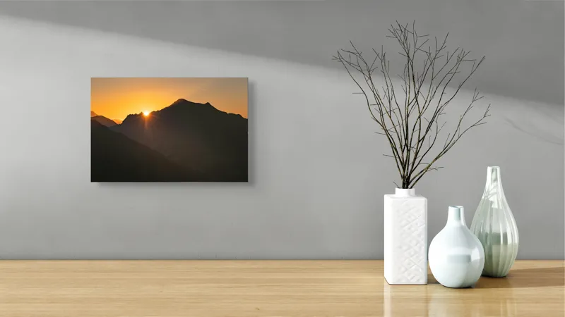 Tablou Canvas, "Răsărit peste munții întunecați", Apus, Munți, Siluete, Lumină, Cer, Portocaliu, Culori, Peisaj, Natură, Umbre, 39 x 26 cm – poza 8
