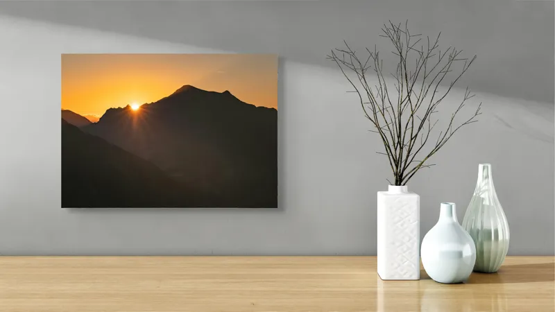Tablou Canvas, "Răsărit peste munții întunecați", Apus, Munți, Siluete, Lumină, Cer, Portocaliu, Culori, Peisaj, Natură, Umbre, 54 x 39 cm – poza 3