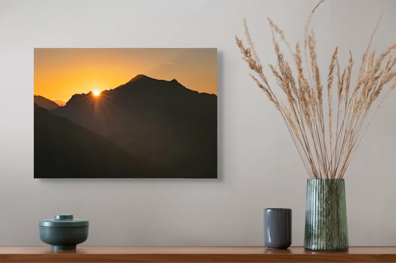Tablou Canvas, "Răsărit peste munții întunecați", Apus, Munți, Siluete, Lumină, Cer, Portocaliu, Culori, Peisaj, Natură, Umbre, 54 x 39 cm – poza 4