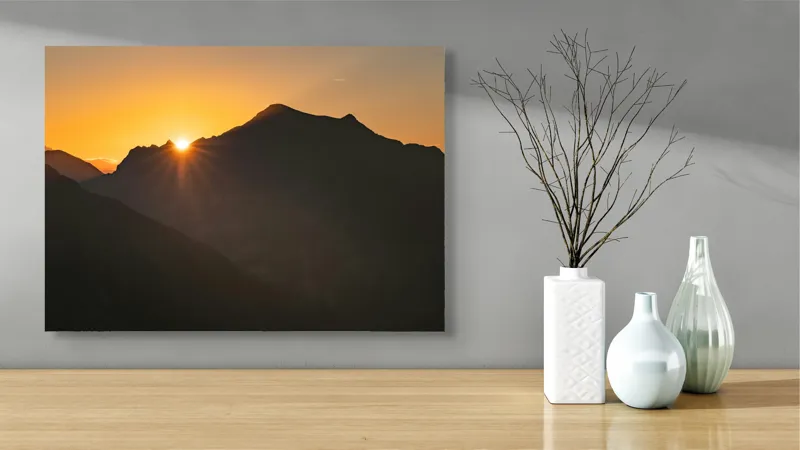 Tablou Canvas, "Răsărit peste munții întunecați", Apus, Munți, Siluete, Lumină, Cer, Portocaliu, Culori, Peisaj, Natură, Umbre, 70 x 50 cm – poza 3