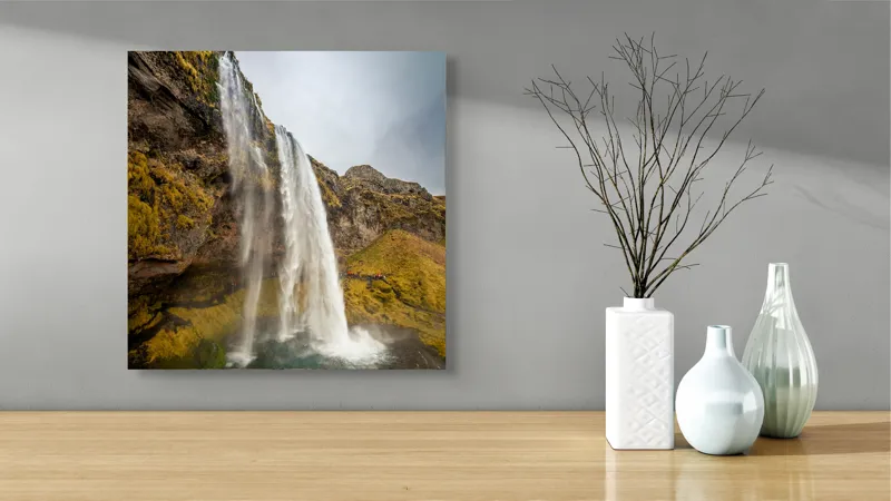 Tablou Canvas, "Cascada din inima naturii misterioase", Cascadă, Ploiestic, Piatre, Vegetație, Cer, Apă, Natură, Spectaculos, Verde, Noros, 50 x 50 cm – poza 3