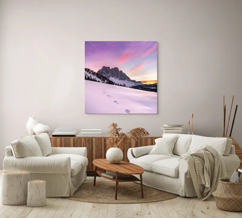 Tablou Canvas, "Urmele tăcute din zori montane", Apus, Munți, Zăpadă, Urme, Cer, Violet, Roz, Peisaj, Tranquil, Natură, 100 x 100 cm – poza 3