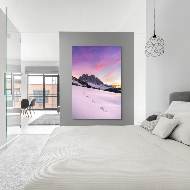 Tablou Canvas, "Urmele tăcute din zori montane", Apus, Munți, Zăpadă, Urme, Cer, Violet, Roz, Peisaj, Tranquil, Natură, 100 x 150 cm – poza 5