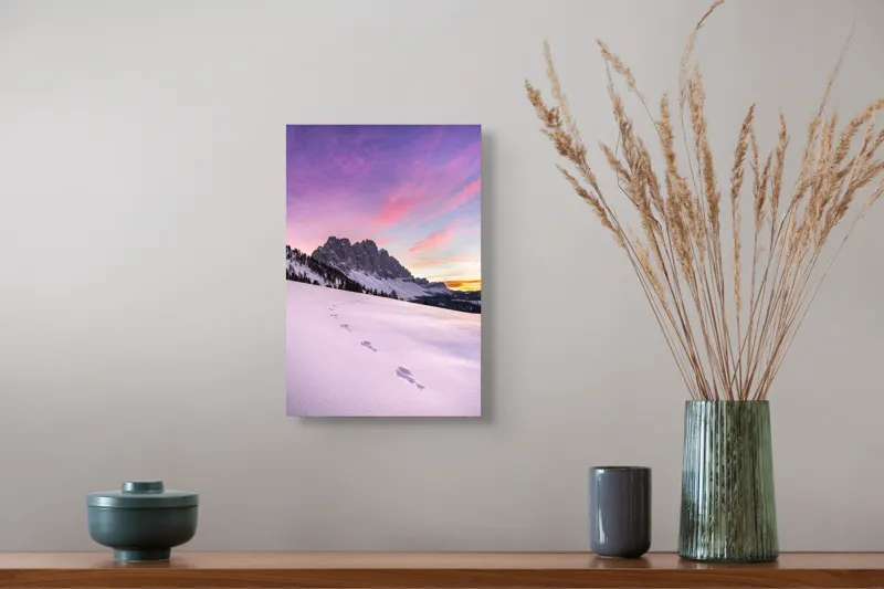 Tablou Canvas, "Urmele tăcute din zori montane", Apus, Munți, Zăpadă, Urme, Cer, Violet, Roz, Peisaj, Tranquil, Natură, 26 x 39 cm – poza 5
