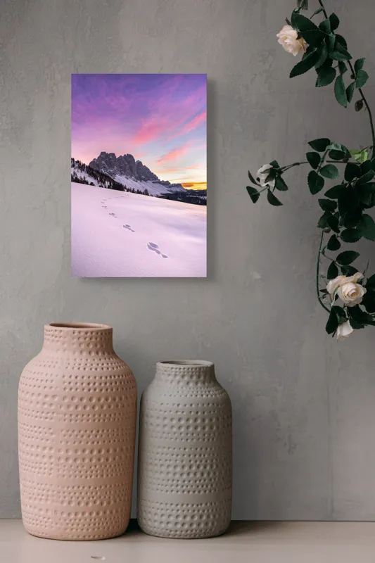 Tablou Canvas, "Urmele tăcute din zori montane", Apus, Munți, Zăpadă, Urme, Cer, Violet, Roz, Peisaj, Tranquil, Natură, 26 x 39 cm – poza 6