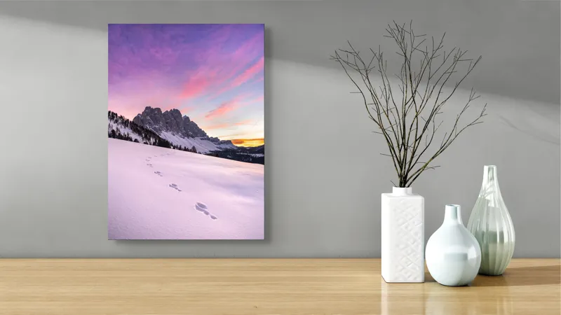 Tablou Canvas, "Urmele tăcute din zori montane", Apus, Munți, Zăpadă, Urme, Cer, Violet, Roz, Peisaj, Tranquil, Natură, 39 x 54 cm – poza 4