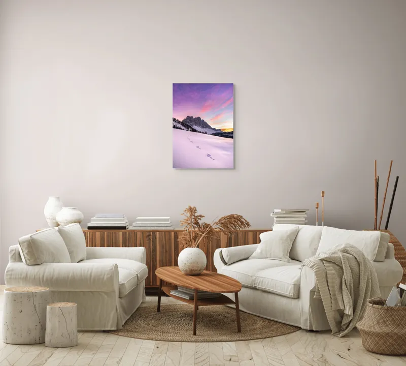 Tablou Canvas, "Urmele tăcute din zori montane", Apus, Munți, Zăpadă, Urme, Cer, Violet, Roz, Peisaj, Tranquil, Natură, 50 x 70 cm – poza 4