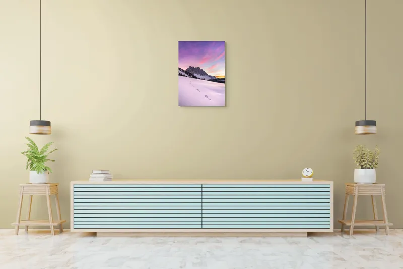 Tablou Canvas, "Urmele tăcute din zori montane", Apus, Munți, Zăpadă, Urme, Cer, Violet, Roz, Peisaj, Tranquil, Natură, 50 x 70 cm – poza 6