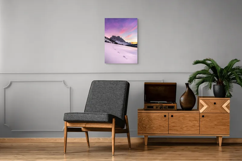 Tablou Canvas, "Urmele tăcute din zori montane", Apus, Munți, Zăpadă, Urme, Cer, Violet, Roz, Peisaj, Tranquil, Natură, 50 x 70 cm – poza 8