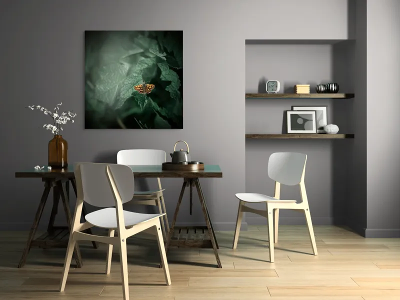 Tablou Canvas, "Fluturele auriu pe frunza verde", Fluture, Verdeață, Frunze, Delicat, Natură, Contrast, Fragil, Lumină, 100 x 100 cm – poza 6