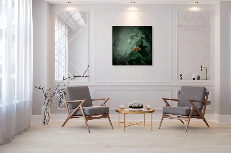 Tablou Canvas, "Fluturele auriu pe frunza verde", Fluture, Verdeață, Frunze, Delicat, Natură, Contrast, Fragil, Lumină, 100 x 100 cm – poza 7