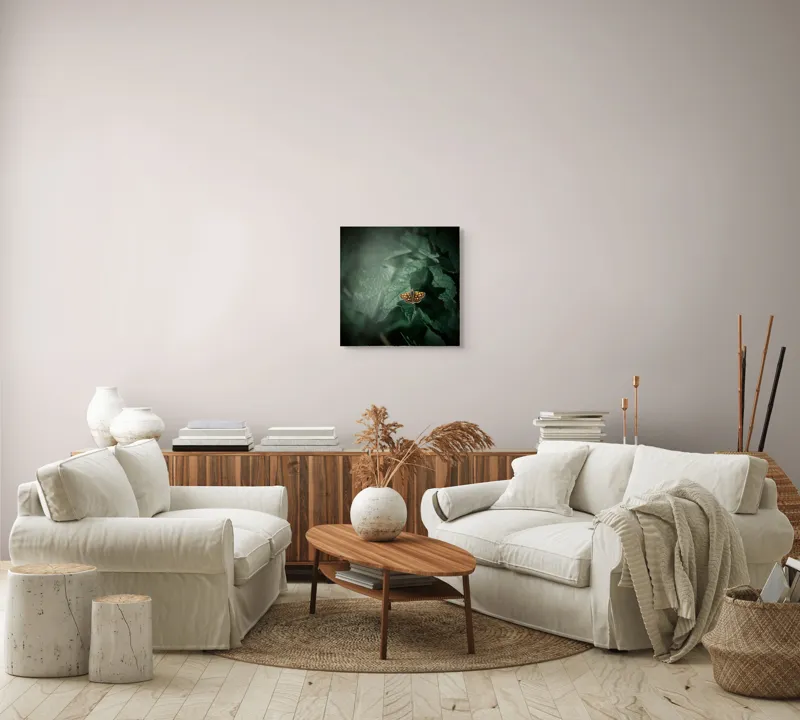 Tablou Canvas, "Fluturele auriu pe frunza verde", Fluture, Verdeață, Frunze, Delicat, Natură, Contrast, Fragil, Lumină, 50 x 50 cm – poza 7