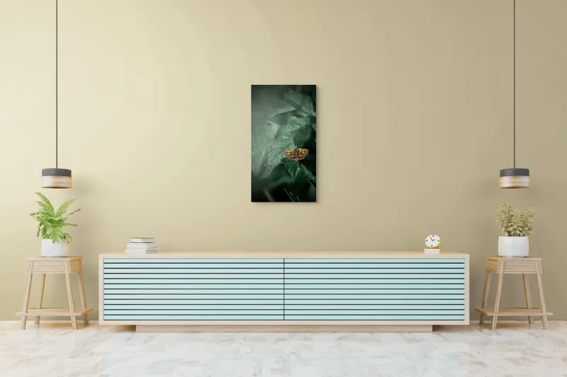Tablou Canvas, "Fluturele auriu pe frunza verde", Fluture, Verdeață, Frunze, Delicat, Natură, Contrast, Fragil, Lumină, 50 x 90 cm – poza 6