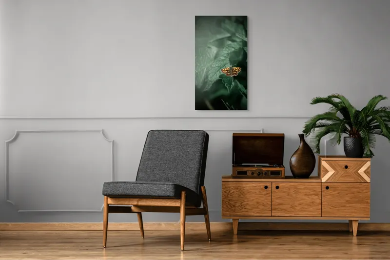 Tablou Canvas, "Fluturele auriu pe frunza verde", Fluture, Verdeață, Frunze, Delicat, Natură, Contrast, Fragil, Lumină, 50 x 90 cm – poza 8
