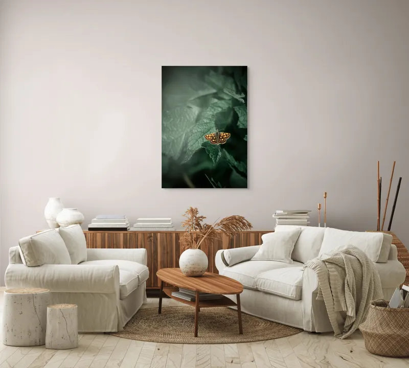 Tablou Canvas, "Fluturele auriu pe frunza verde", Fluture, Verdeață, Frunze, Delicat, Natură, Contrast, Fragil, Lumină, 70 x 100 cm – poza 4