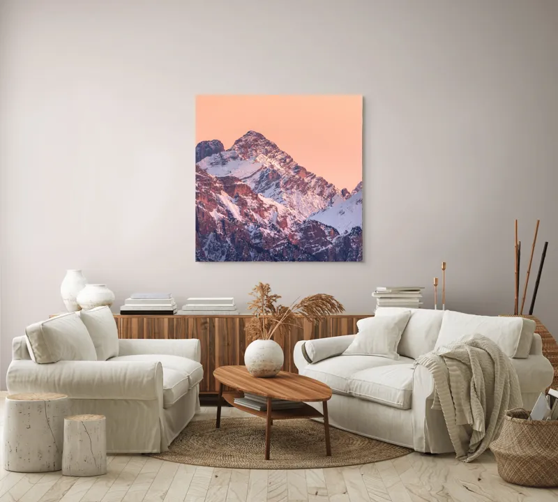 Tablou Canvas, "Răsărit peste culmile înzăpezite ale munților", Măreție, Serenitate, Alpenglow, Vârfuri, Zăpadă, Răsărit, Tăcere, Natură, 100 x 100 cm – poza 3