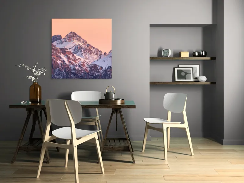 Tablou Canvas, "Răsărit peste culmile înzăpezite ale munților", Măreție, Serenitate, Alpenglow, Vârfuri, Zăpadă, Răsărit, Tăcere, Natură, 100 x 100 cm – poza 6