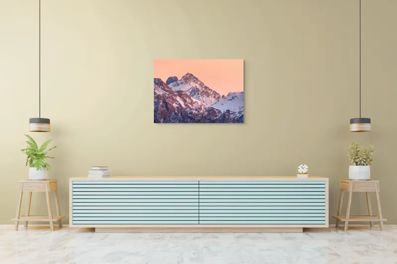 Tablou Canvas, "Răsărit peste culmile înzăpezite ale munților", Măreție, Serenitate, Alpenglow, Vârfuri, Zăpadă, Răsărit, Tăcere, Natură, 100 x 70 cm – poza 4