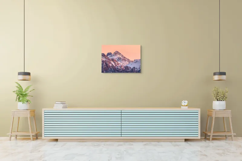 Tablou Canvas, "Răsărit peste culmile înzăpezite ale munților", Măreție, Serenitate, Alpenglow, Vârfuri, Zăpadă, Răsărit, Tăcere, Natură, 70 x 50 cm – poza 7