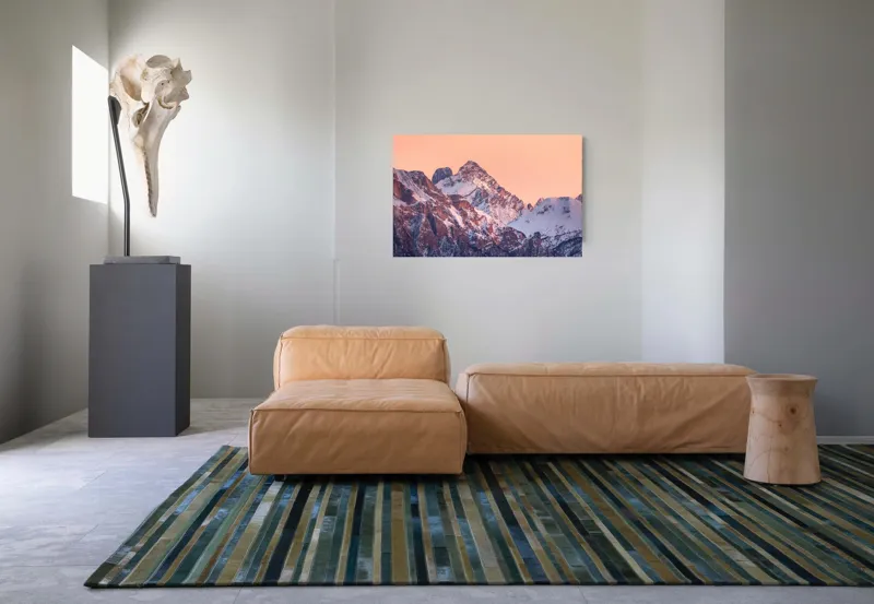 Tablou Canvas, "Răsărit peste culmile înzăpezite ale munților", Măreție, Serenitate, Alpenglow, Vârfuri, Zăpadă, Răsărit, Tăcere, Natură, 90 x 50 cm – poza 8