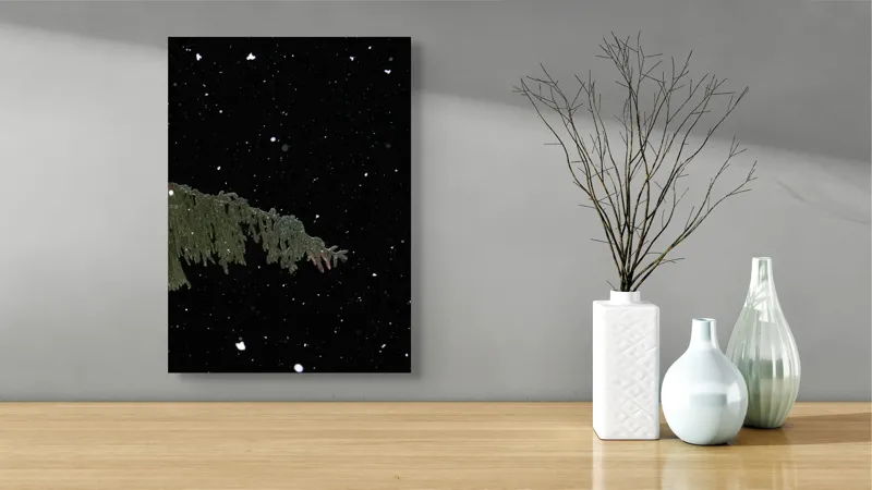 Tablou Canvas, "Zăpezi de iarnă sub stele", Brad, Noapte, Fulgi, Cer, Iarnă., 39 x 54 cm – poza 4