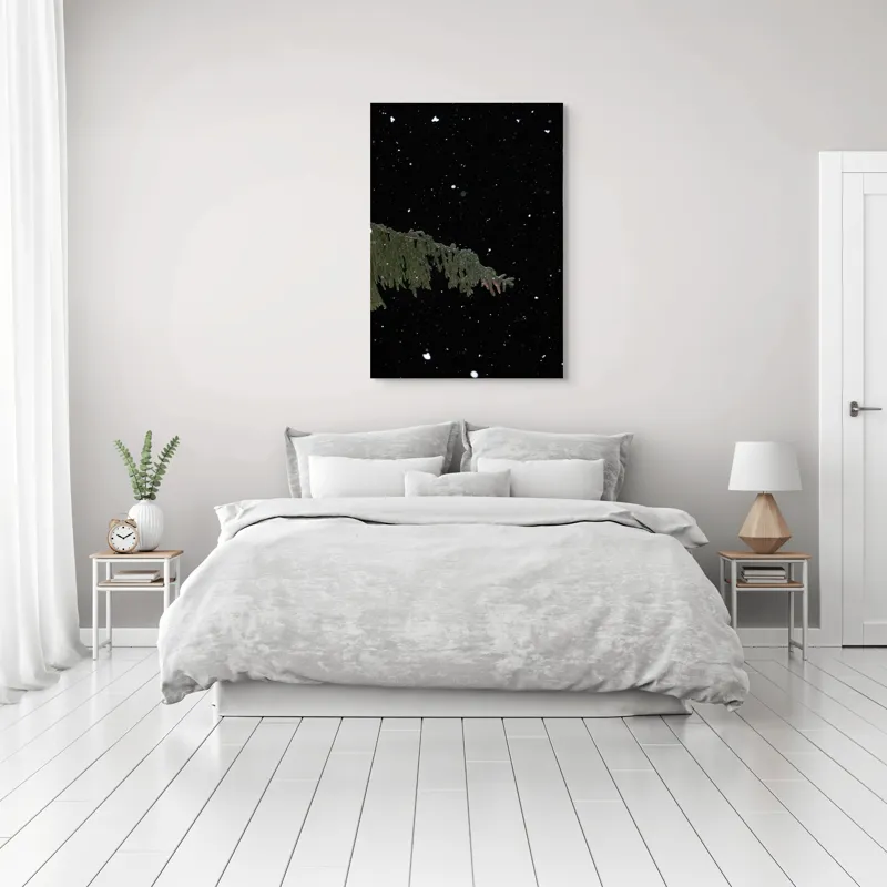 Tablou Canvas, "Zăpezi de iarnă sub stele", Brad, Noapte, Fulgi, Cer, Iarnă., 70 x 100 cm – poza 3