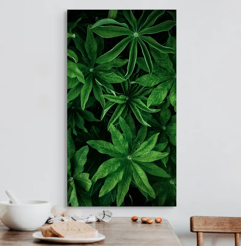 Tablou Canvas, "Freamătul frunzelor în adâncul pădurii", Frunze, Verde, Lucioase, Texturate, Naturale, Exuberante, Lungi, Frăgezime, Intense, Proaspete, 50 x 90 cm – poza 3