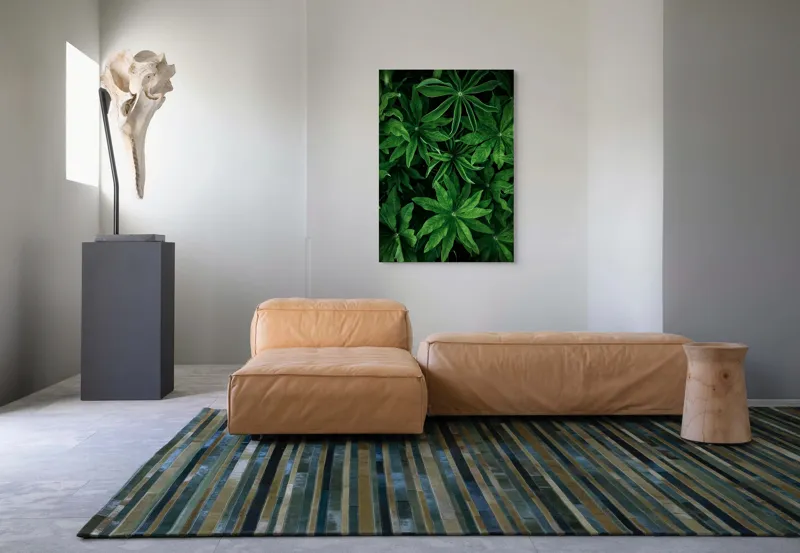 Tablou Canvas, "Freamătul frunzelor în adâncul pădurii", Frunze, Verde, Lucioase, Texturate, Naturale, Exuberante, Lungi, Frăgezime, Intense, Proaspete, 70 x 100 cm – poza 7