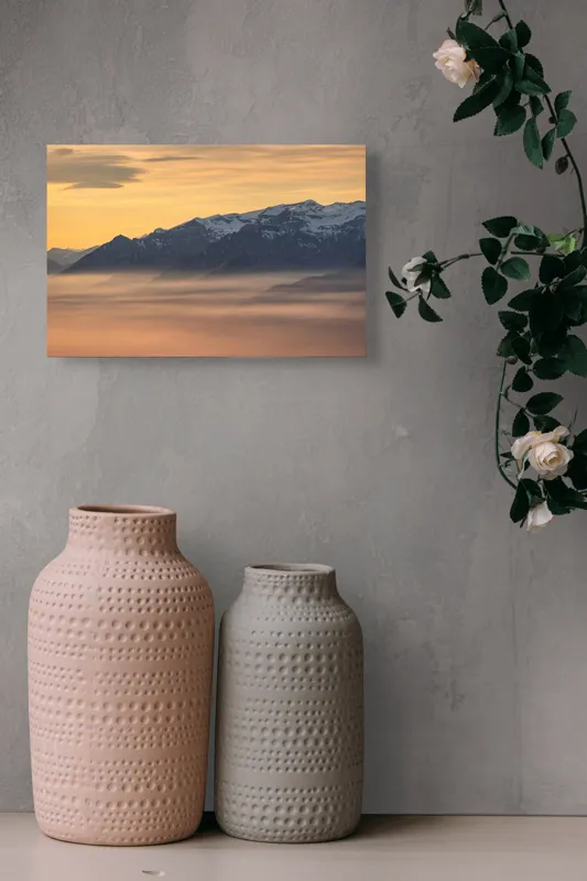 Tablou Canvas, "Munți îmbrățișați de ceața dimineții", Nori, Munți, Apus, Ceață, Lumină, Siluetă, Cer, Calm, Peisaj, Natură, 39 x 26 cm – poza 4