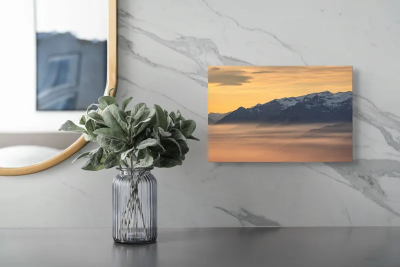 Tablou Canvas, "Munți îmbrățișați de ceața dimineții", Nori, Munți, Apus, Ceață, Lumină, Siluetă, Cer, Calm, Peisaj, Natură, 39 x 26 cm – poza 5
