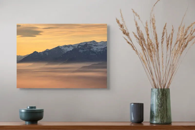 Tablou Canvas, "Munți îmbrățișați de ceața dimineții", Nori, Munți, Apus, Ceață, Lumină, Siluetă, Cer, Calm, Peisaj, Natură, 54 x 39 cm – poza 4