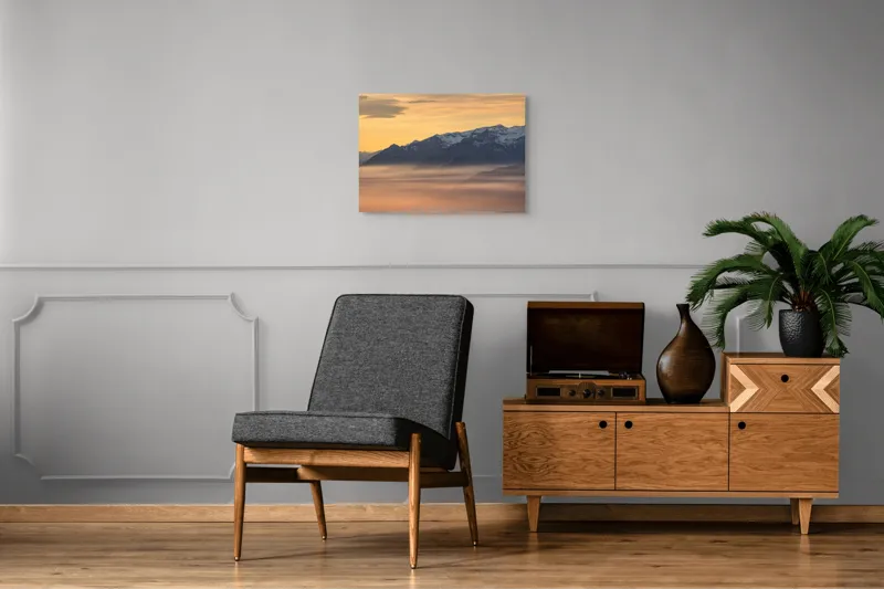 Tablou Canvas, "Munți îmbrățișați de ceața dimineții", Nori, Munți, Apus, Ceață, Lumină, Siluetă, Cer, Calm, Peisaj, Natură, 70 x 50 cm – poza 4