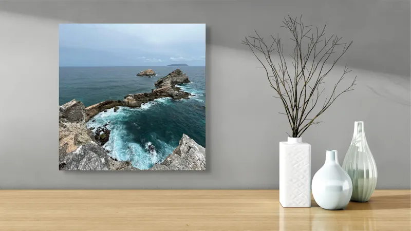 Tablou Canvas, "Stâncile de la marginea lumii", Ocean, Stânci, Valuri, Cer, Îndepărtare, Albastru, Natură, 50 x 50 cm – poza 3