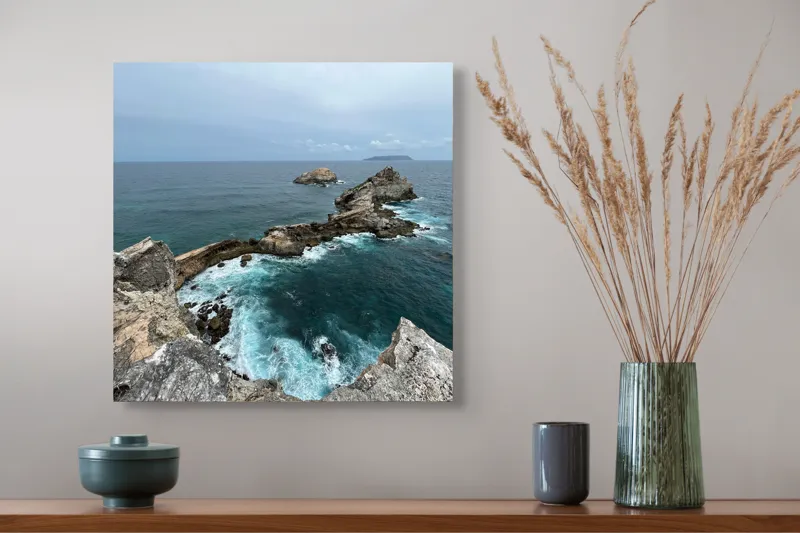 Tablou Canvas, "Stâncile de la marginea lumii", Ocean, Stânci, Valuri, Cer, Îndepărtare, Albastru, Natură, 50 x 50 cm – poza 4