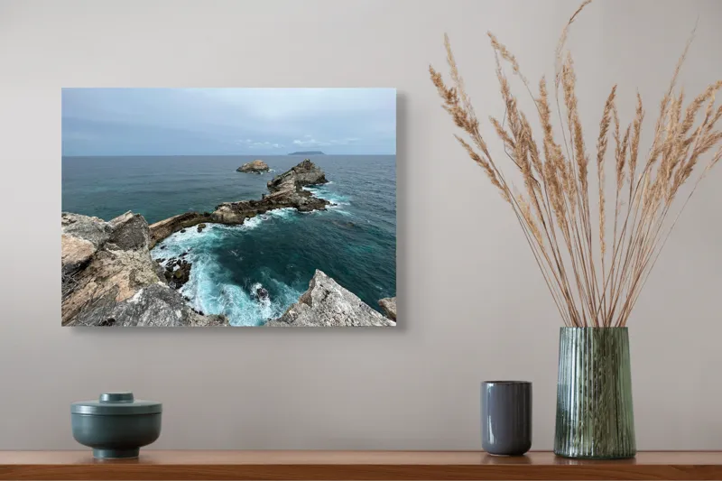 Tablou Canvas, "Stâncile de la marginea lumii", Ocean, Stânci, Valuri, Cer, Îndepărtare, Albastru, Natură, 54 x 39 cm – poza 4