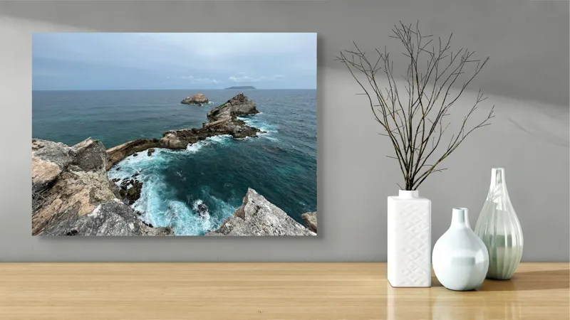 Tablou Canvas, "Stâncile de la marginea lumii", Ocean, Stânci, Valuri, Cer, Îndepărtare, Albastru, Natură, 70 x 50 cm – poza 3