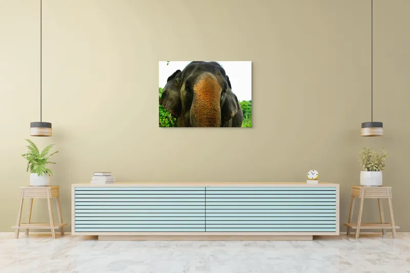 Tablou Canvas, "Un elefant în inima junglei", Elefant, Natural, Majestuos, Impresionant, Urechile, Riduri, Ochi, Verdeață, 100 x 70 cm – poza 4